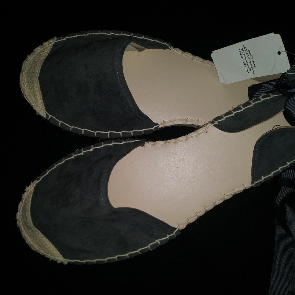 Sandals - Picture 3 of 3